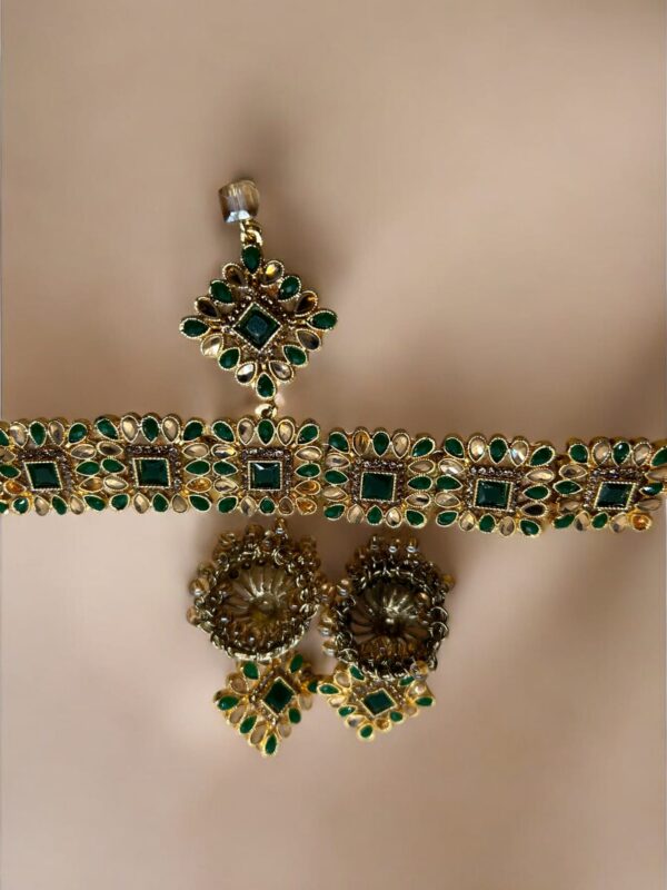 SMBS- Timeless Beauty Choker Set