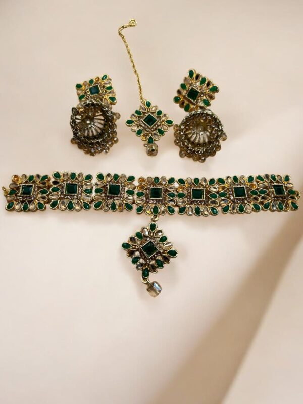 SMBS- Timeless Beauty Choker Set