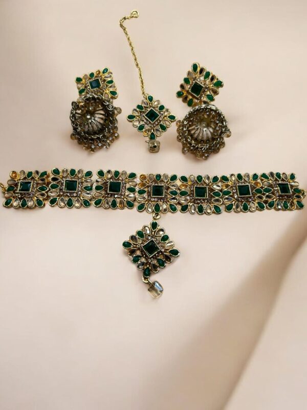 SMBS- Timeless Beauty Choker Set