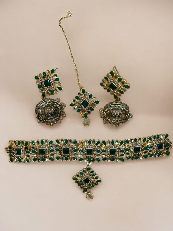 SMBS- Timeless Beauty Choker Set