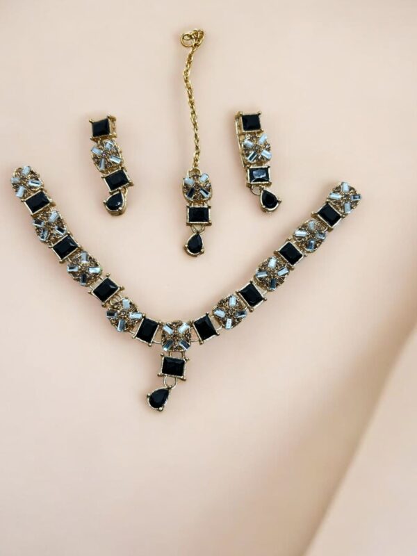 SMBKS- Elegant Necklace Set