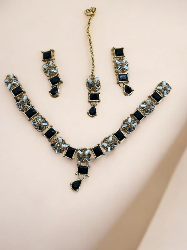 SMBKS- Elegant Necklace Set