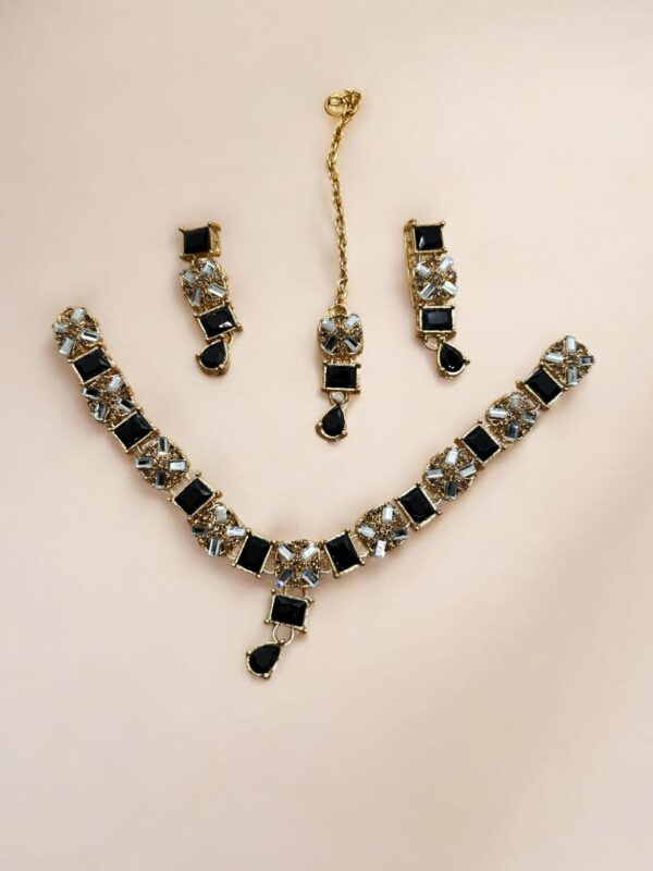 SMBKS- Elegant Necklace Set