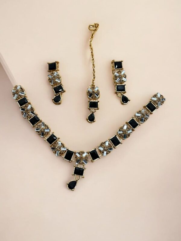 SMBKS- Elegant Necklace Set