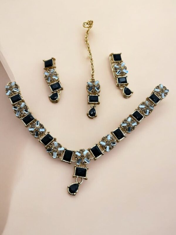 SMBKS- Elegant Necklace Set