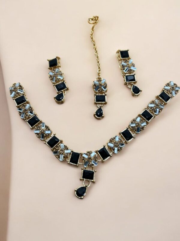 SMBKS- Elegant Necklace Set
