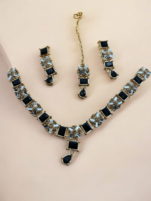 SMBKS- Elegant Necklace Set