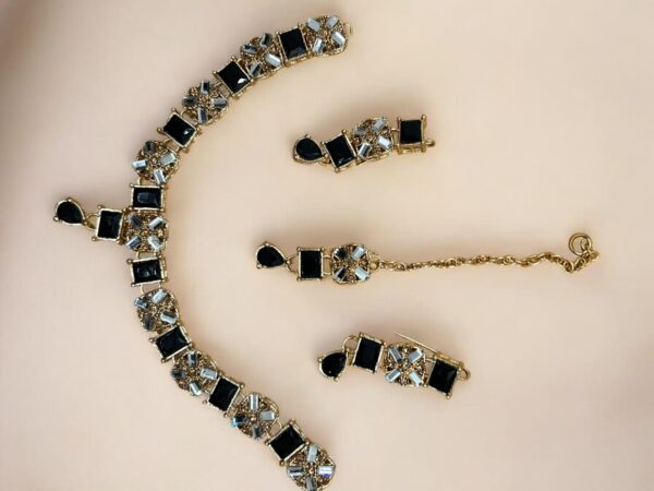 SMBKS- Elegant Necklace Set