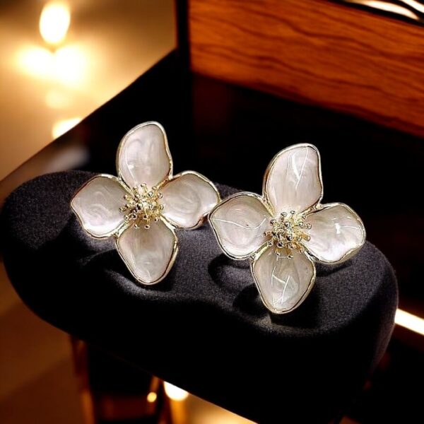 SMD- White Flower Earring