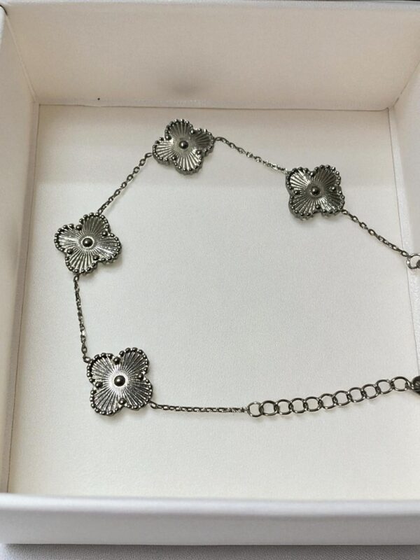 Silver Clover Whisper