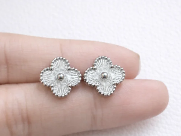 19 Silver clover pendant Set